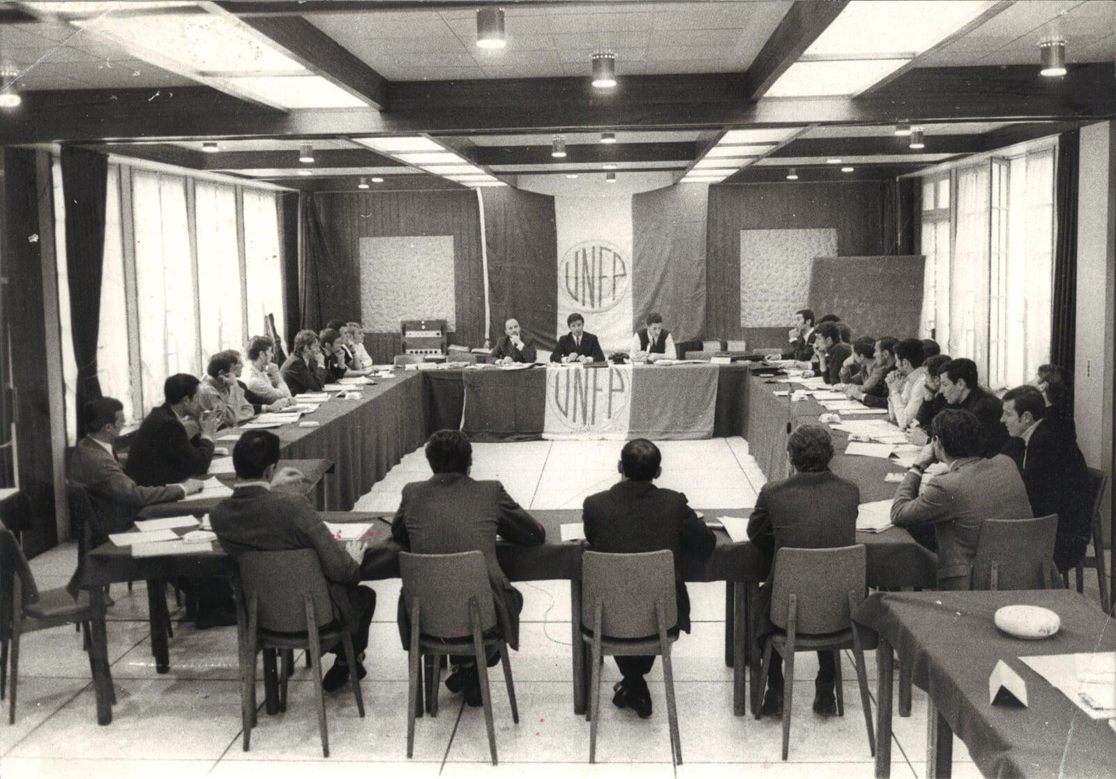 1969, Assemblée générale de l'UNFP, au centre de gauche à droite : Jacques Bertrand, Michel Hidalgo et Bruno Bollini